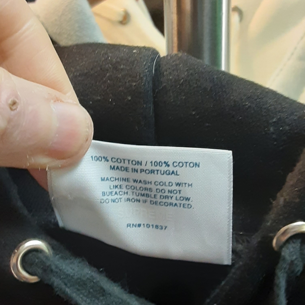 Supreme comes de garcon box logo